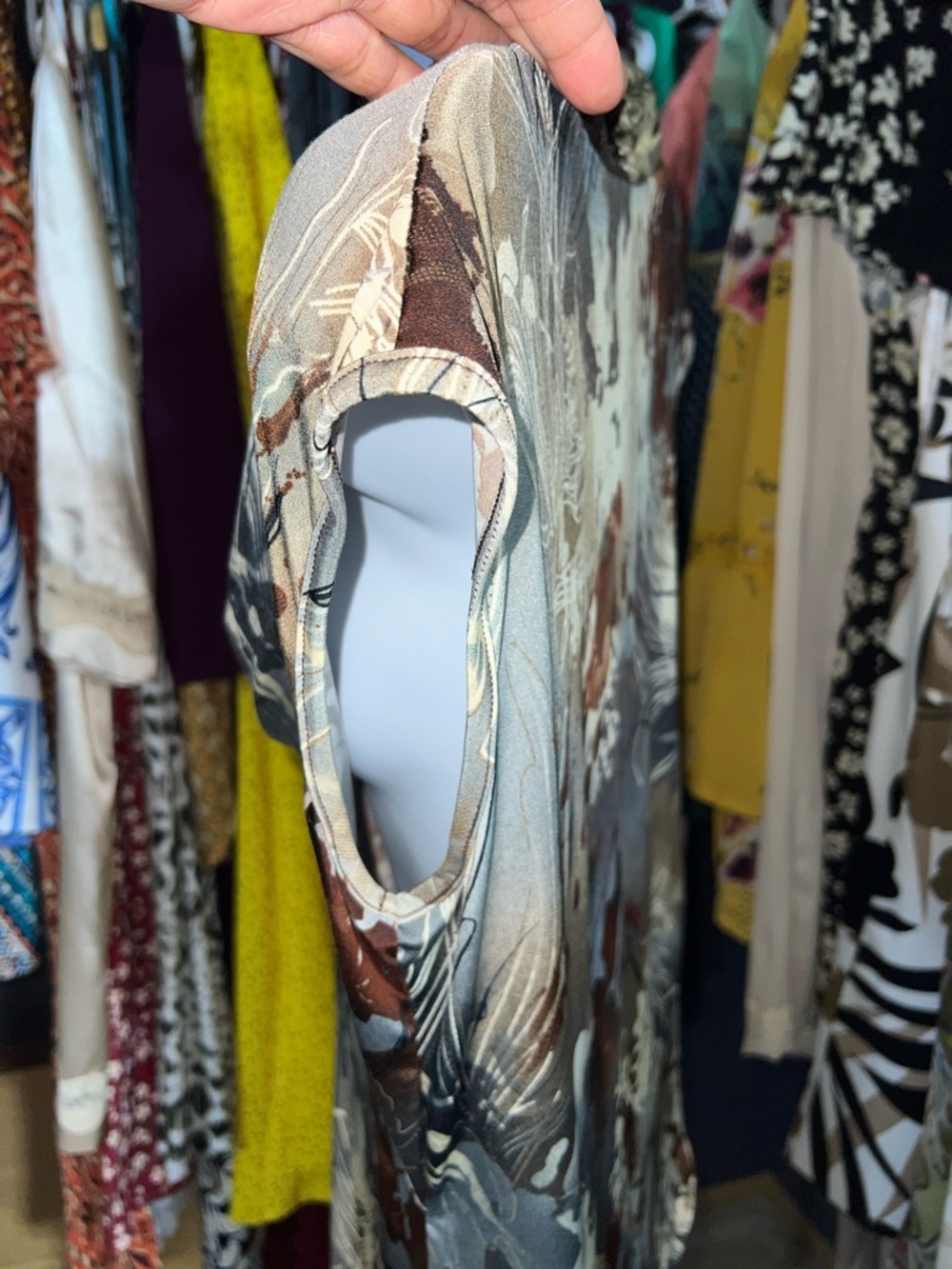 dressbarn Neutral Floral Print Blouse in Beige, Brown, Gray size M - Picture 5 of 9